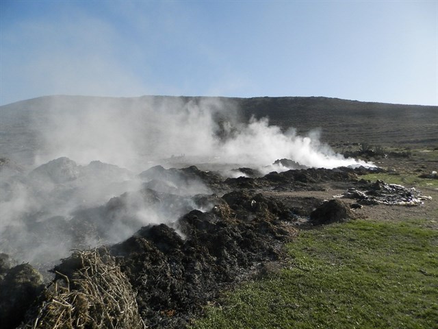 Abren una veintena de expedientes en Almería por quema de residuos agrícolas en San Antón