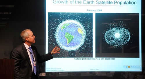 Casi 16.000 escombros de artefactos espacial orbitan la Tierra