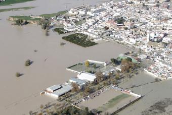 Ecologistas califican de "ineficaz" el muro contra inundaciones en Lora y solicita a Junta "otras soluciones"