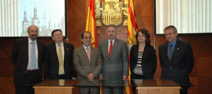 Javier Velasco ha firmado el protocolo de intenciones por el que se creará la Escuela Internacional de Energía IBER IES en el Pabellón de España de la Expo 2008