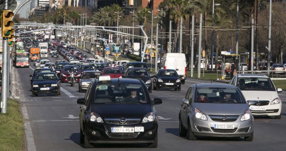 Preparan un impuesto a la movilidad para coches en Barcelona