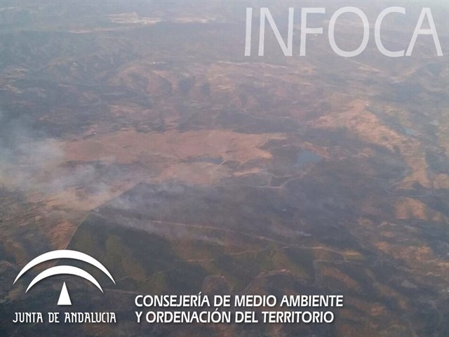 Medios aéreos se incorporan a las tareas contra el incendio de Santa Olalla