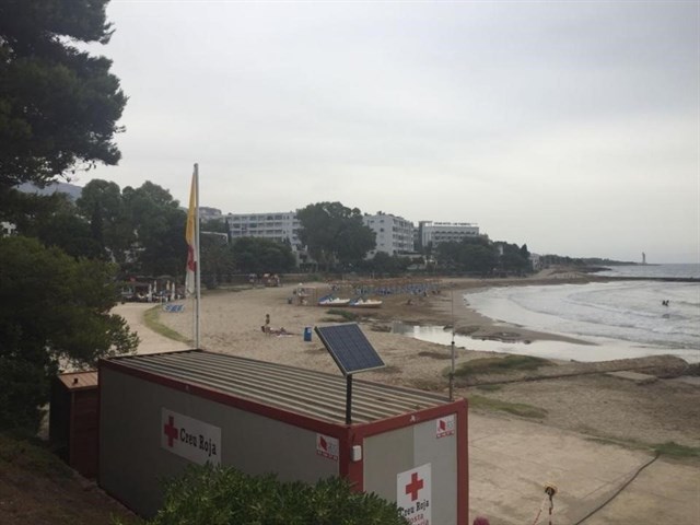 La playa de Las Fuentes de Alcossebre (Castellón) vuelve a ser apta para el baño