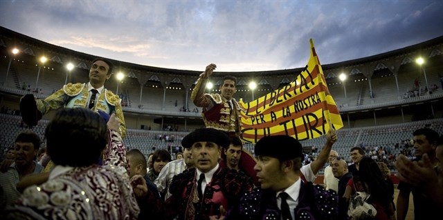 Aficionados a los toros celebran el fallo del Constitucional