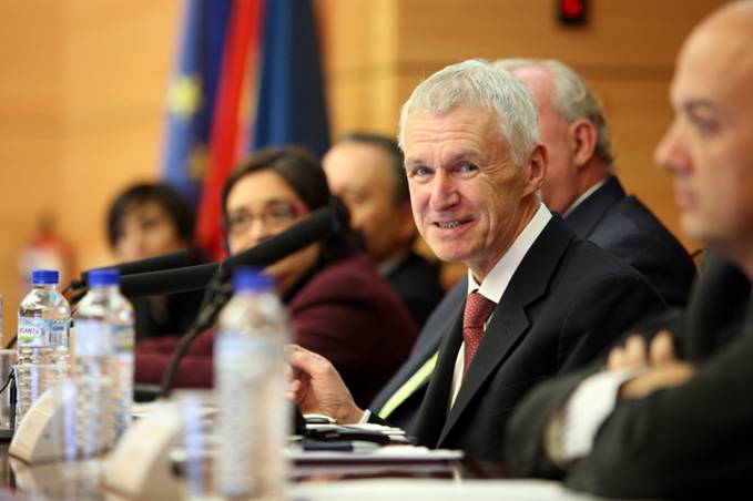 La UE insta al Ejecutivo a no perjudicar a las renovables o saltarse el principio del que contamina paga