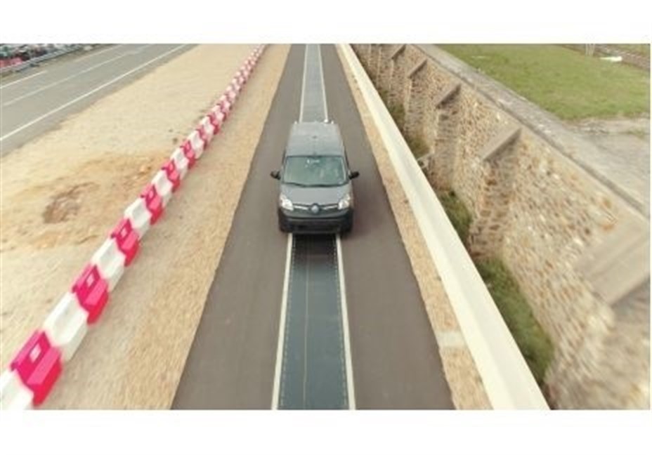 Renault trabaja en un proyecto de carga de vehículos eléctricos en movimiento