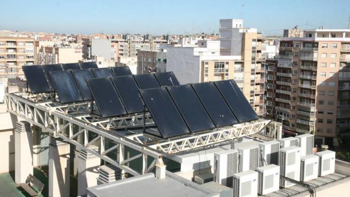 La Asamblea pide al Gobierno que diseñe un plan para duplicar la potencia de energía solar en la Región