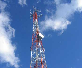 Cataluña elimina la declaración ambiental para antenas de móvil y locales turísticos