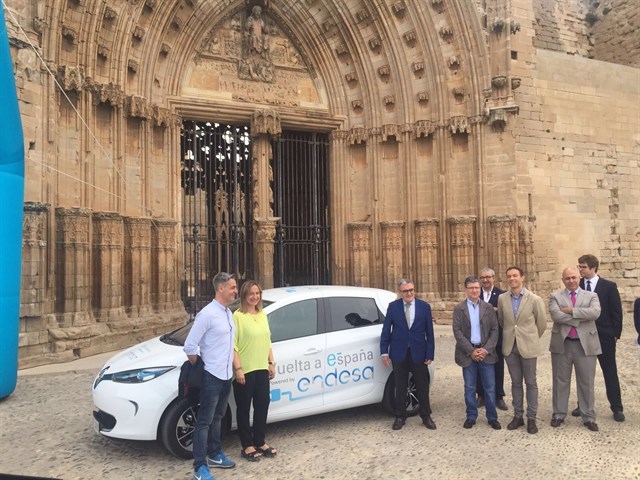 La I Vuelta a España en vehículo eléctrico llega a Lleida