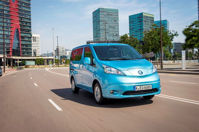 Nissan arranca la fabricación de la furgoneta eléctrica e-NV200 de siete plazas
