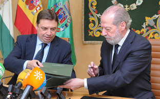 Un acuerdo entre la Junta y la Diputación de Sevilla reducirá la contaminación lumínica en la provincia