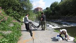 Euskadi. Ugao-Miraballes recoge 80 kilos de residuos en el río Nerbioi durante la Jornada Europea de la Limpieza de Espacios Públicos