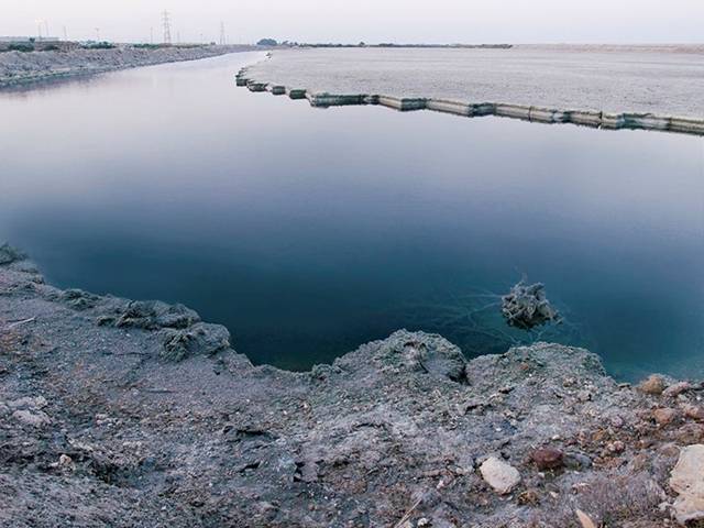 Ecuador experimenta con equipos solares para obtener agua potable