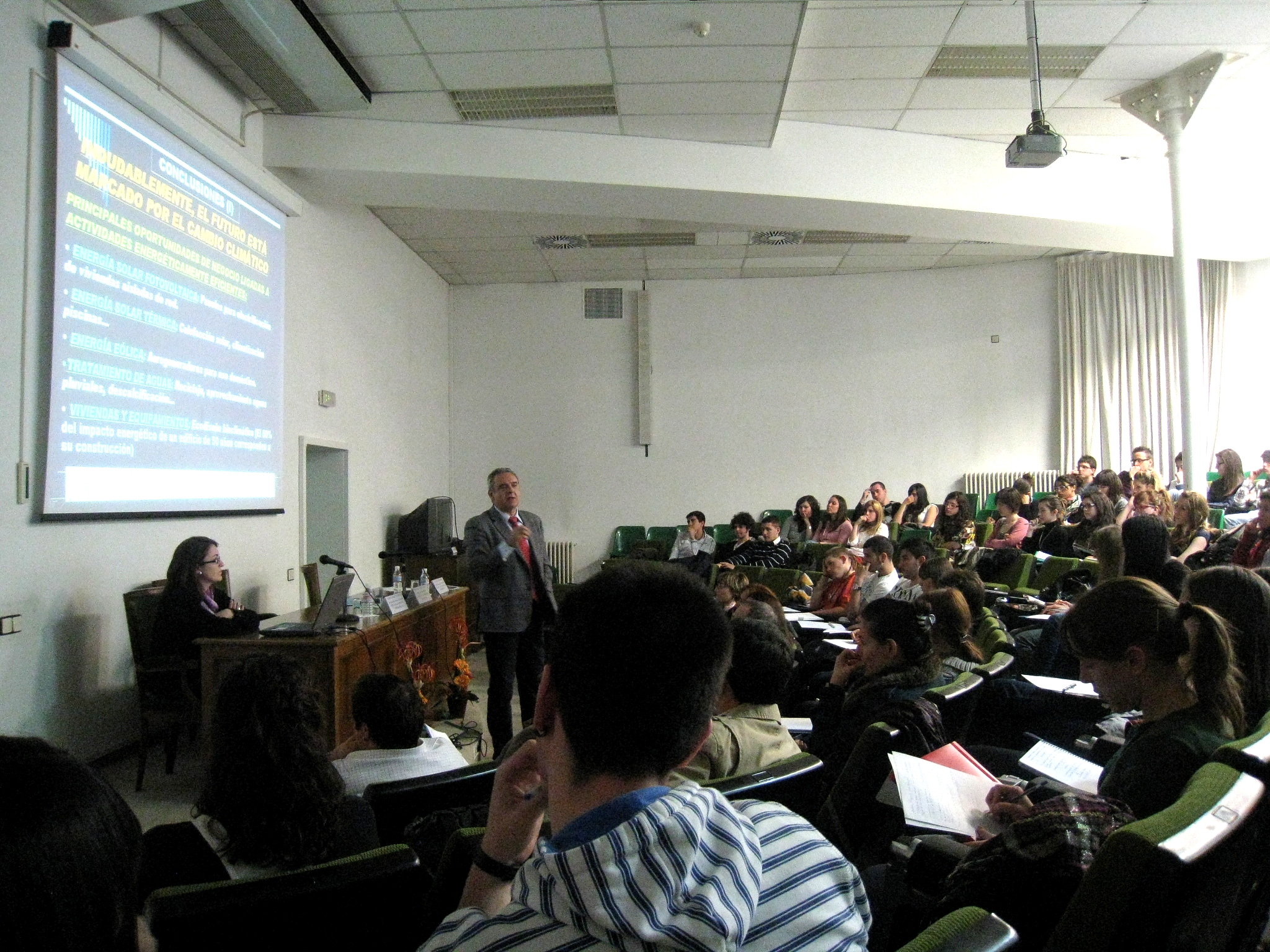 Bone: "El medio ambiente ofrece oportunidades de negocio y nuevos campos de trabajo"