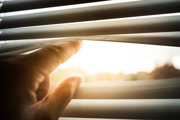 Aplanar la curva de cuota renovable solo es posible con la instalación de mucha más energía solar