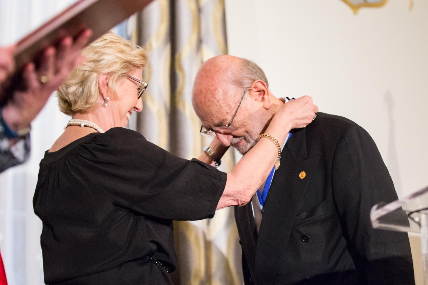 Científico mexicano acepta el premio al Medio Ambiente de EEUU