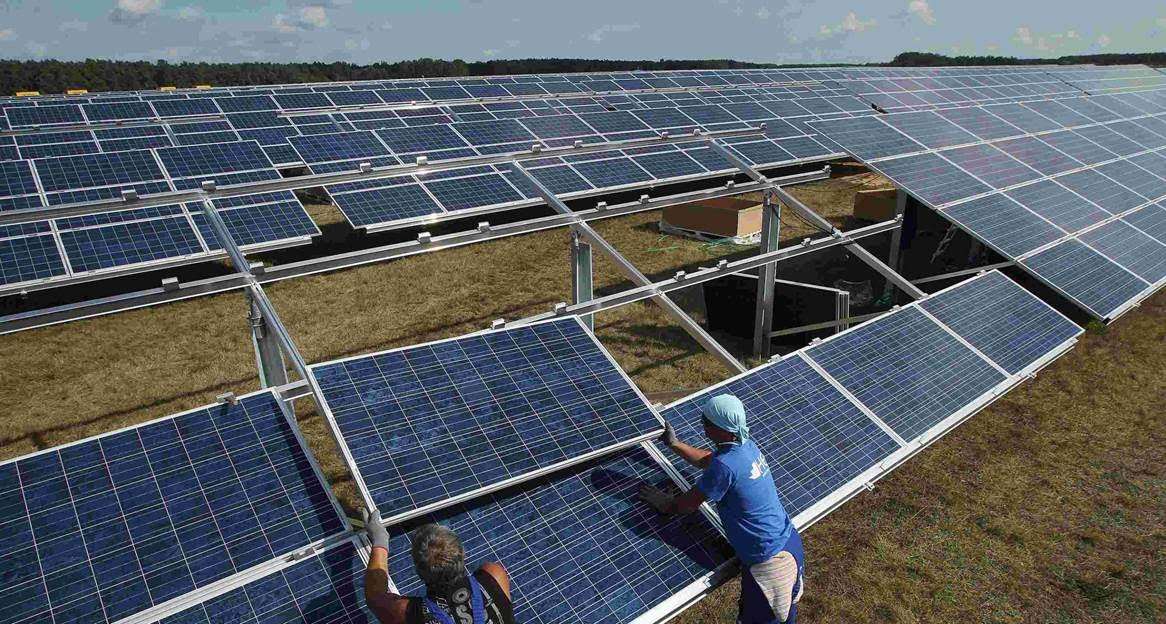 Cobra creará 500 empleos para levantar 12 proyectos fotovoltaicos en Escatrón y Chiprana