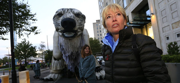 Emma Thompson se moviliza contra la contaminante petrolera ‘Shell’ en Londres