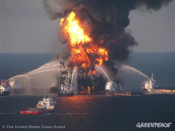 Se puede limpiar un vertido de petróleo en el Ártico