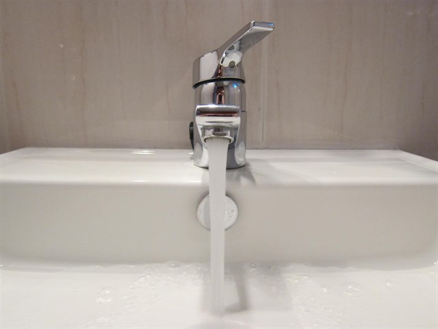 Hay que adoptar hábitos de consumo responsable de agua para reducir su desperdicio