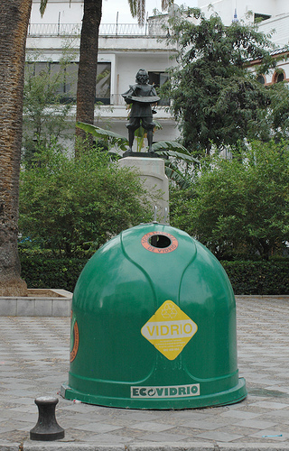 El Ayuntamiento instalará cien nuevos contenedores para reciclar vidrio en la capital