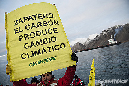Greenpeace continua con la protesta en el Ártico contra el carbón