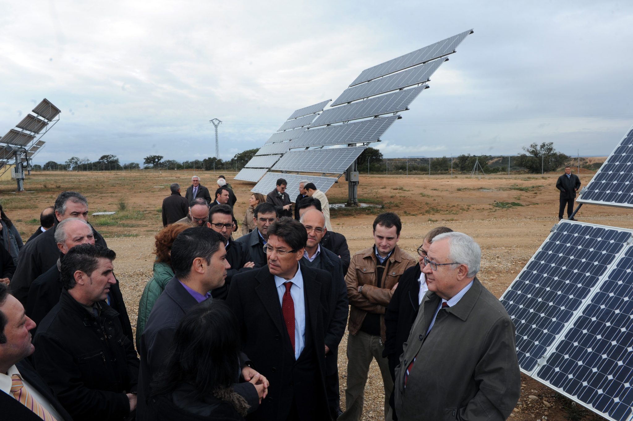 El vicepresidente de Aragón inaugura el parque solar Lasesa II y III de Sariñena en el que se han invertido 55 millones de euros