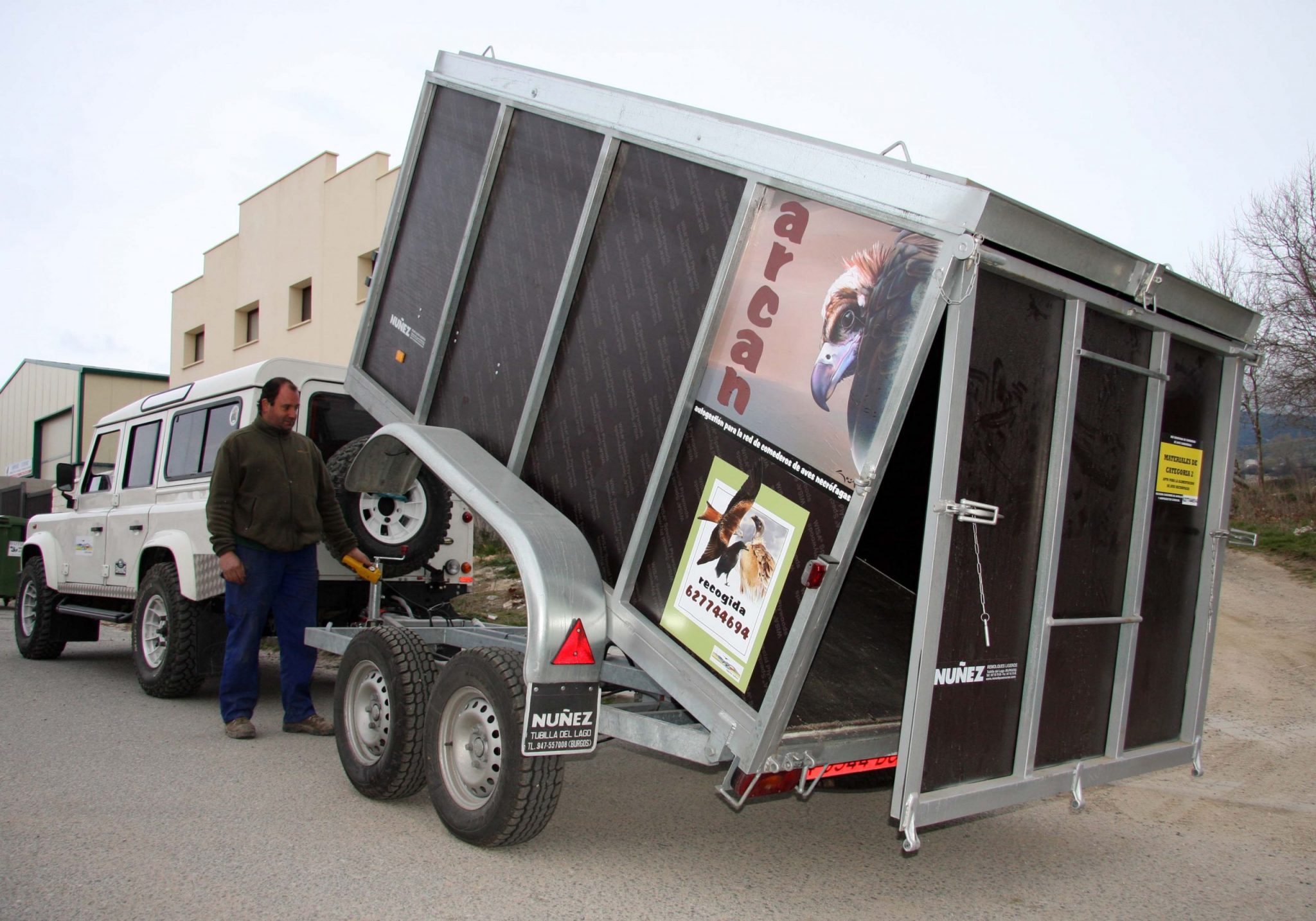 El colectivo azalvaro adquiere un equipo de gestión para abastecer los muladares de segovia