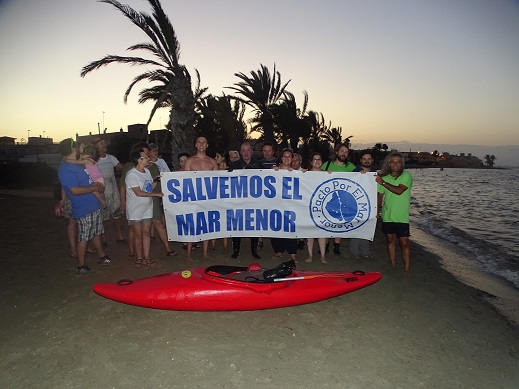 Completada la travesia a nado en un mar menor verde