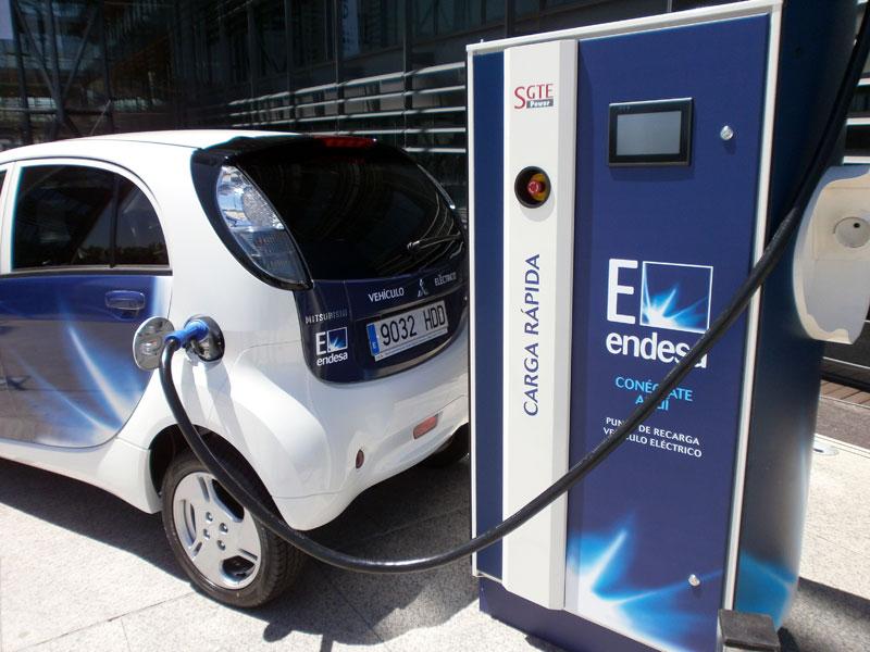 La nueva tarifa supervalle del coche eléctrico llegará en julio