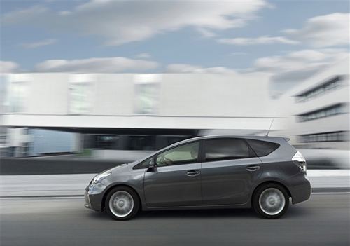 Toyota y su primer monovolumen híbrido el Prius +