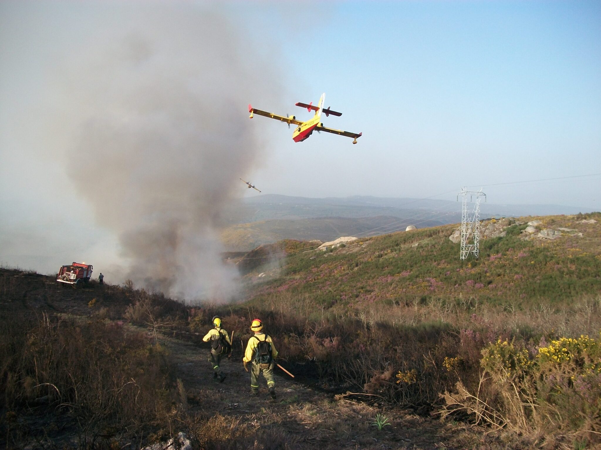 Medio Ambiente mantiene dos medios aéreos de gran capacidad en La Palma