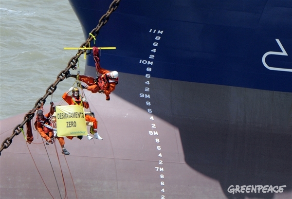 Acción/ 60 horas encadenados a un ancla por la Amazonia