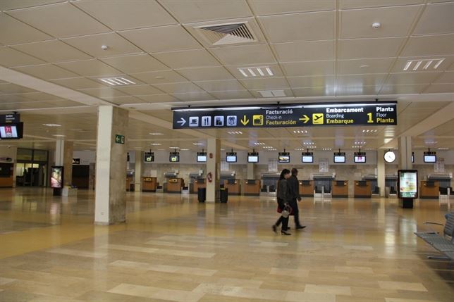 Girona ahorrará 30.000KWh anuales con la nueva señalización LED del aeropuerto