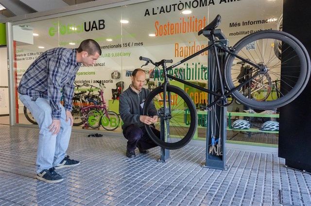 La UAB crea un servicio para fomentar el uso de la bicicleta entre los universitarios