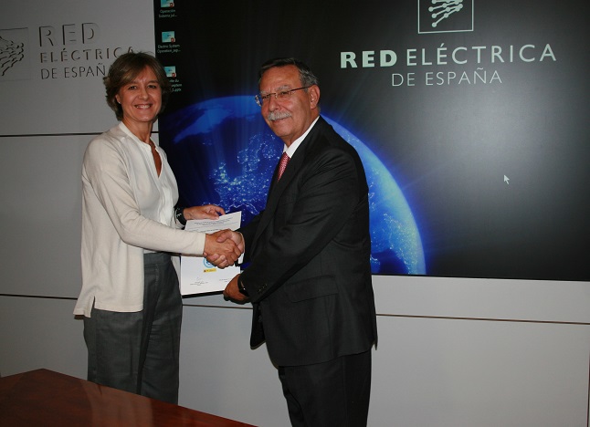 Medio Ambiente entrega el certificado de inscripción en el Registro de Huella de Carbono