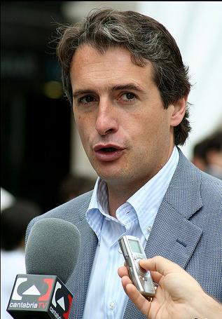 Se le encarga a Serna que exponga el papel que desempeñan los ayuntamientos