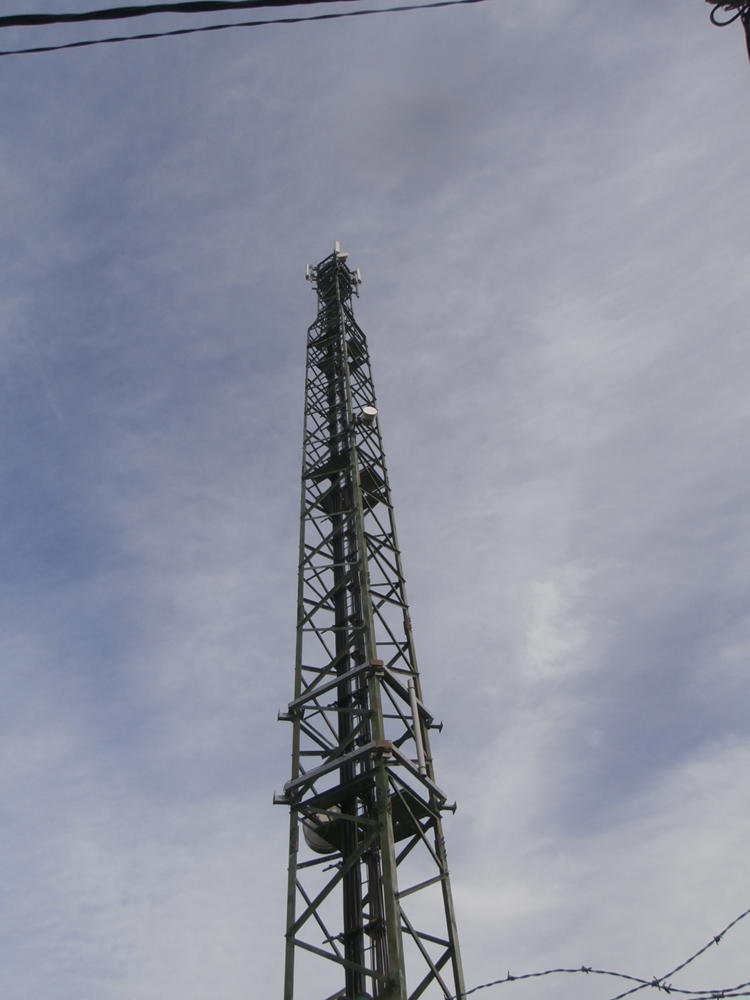 Asturias. Otra antena de telefonía ilegal en Colunga