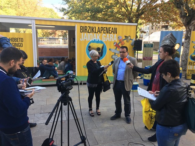 Medio Ambiente y Ecoembes llevan a Durango la campaña a pie de calle para acercar la economía circular a la ciudadanía