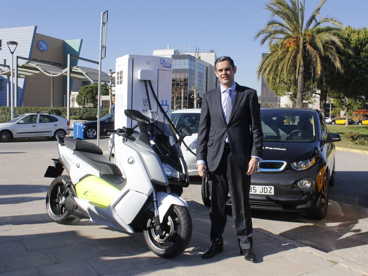BMW desembarca con la recarga rápida en la área metropolitana de Barcelona