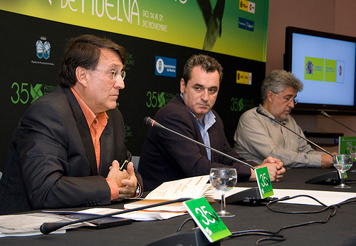 Forges y Araujo realizan una exposición conjunta sobre El ambiente siempre está en medio en Madrid