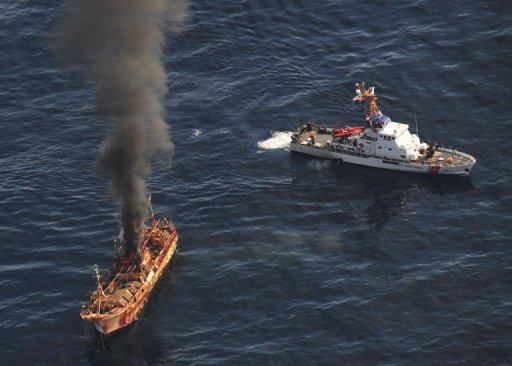 Muelle flotante arrastrado tras tsunami de Japón llega a las playas de EEUU
