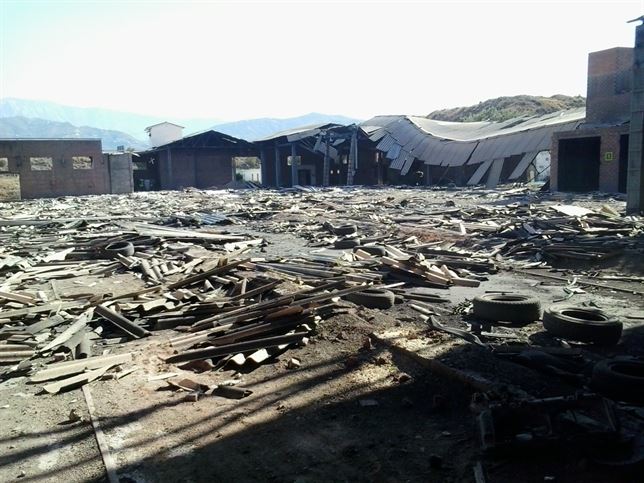 En Vélez-Málaga ordenan retirar residuos de amianto de una fábrica abandonada