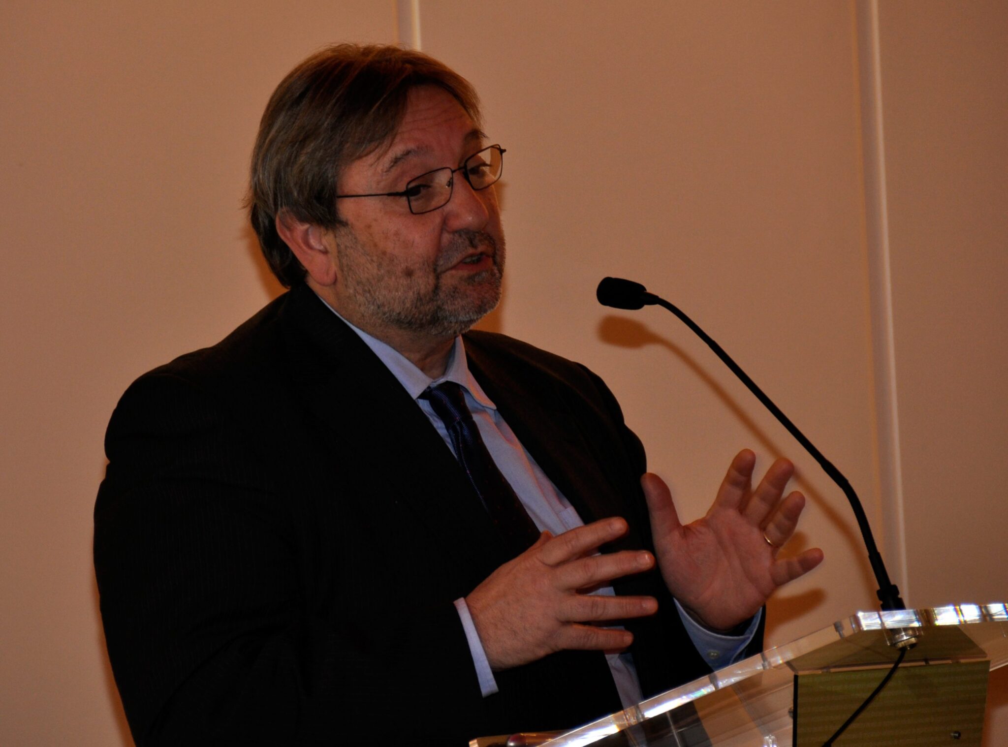 “La eficiencia de las redes de transporte europeas impulsará la cohesión social y la competitividad dentro de la Unión Europea” Manuel Villalante