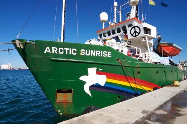 Artic Sunrise acoge una reunión contra el fracking