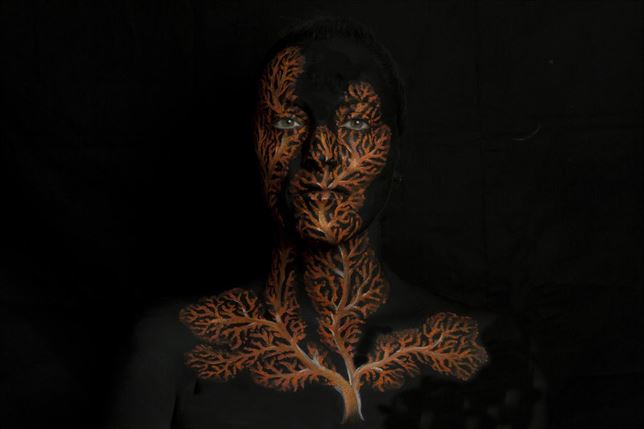 Se pintan el cuerpo para denunciar la destrucción en aguas profundas