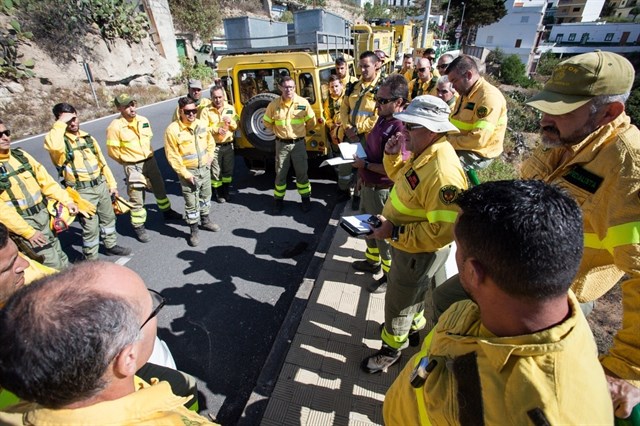 El Cabildo de El Hierro prohíbe hacer fuegos en el monte y cierra varias pistas por el riesgo de incendio