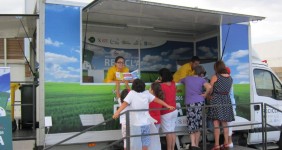 Los vecinos de Lourenzá (Galicia) se interesan por las buenas prácticas en el sistema de recogida selectiva de residuos