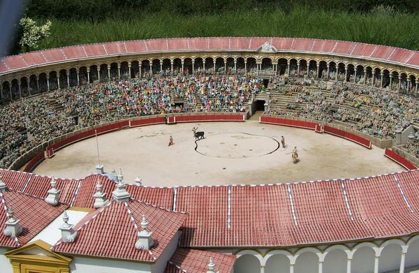 PETA señala la creciente oposición a las crueles y mortales corridas de toros — incluso entre los españoles