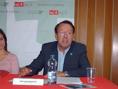 Lucena completa el servicio de recogida de residuos con el soterramiento de los contenedores de envases